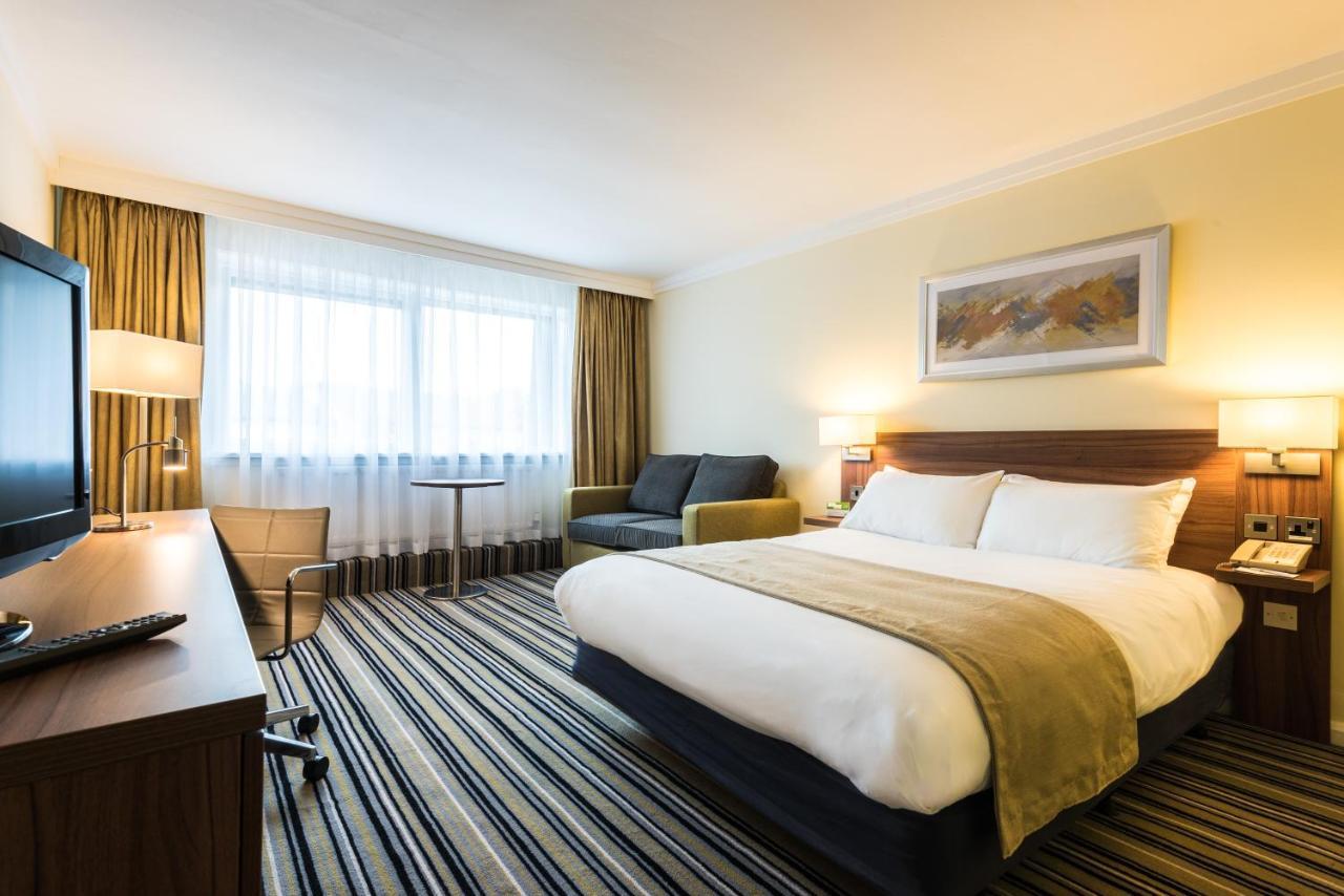 Holiday Inn Colchester By Ihg Экстерьер фото