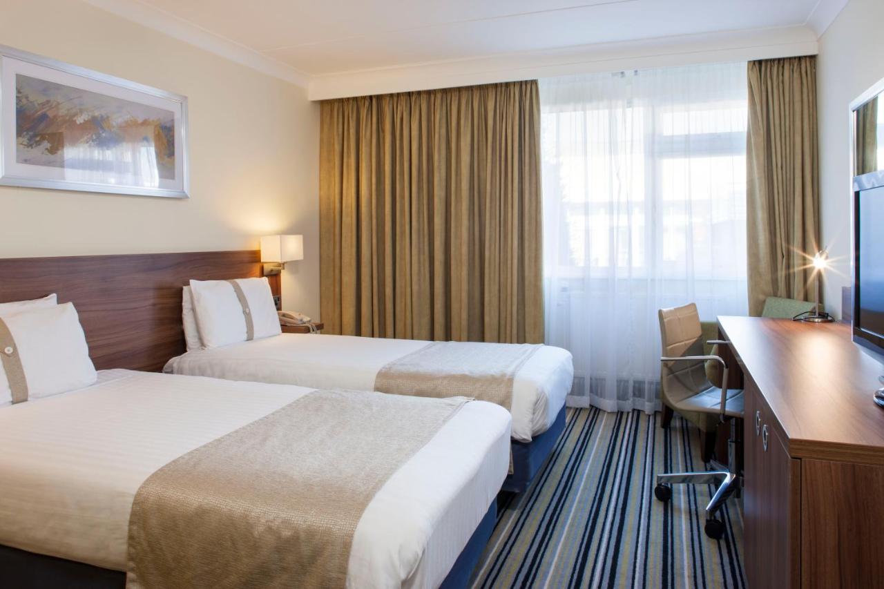 Holiday Inn Colchester By Ihg Экстерьер фото