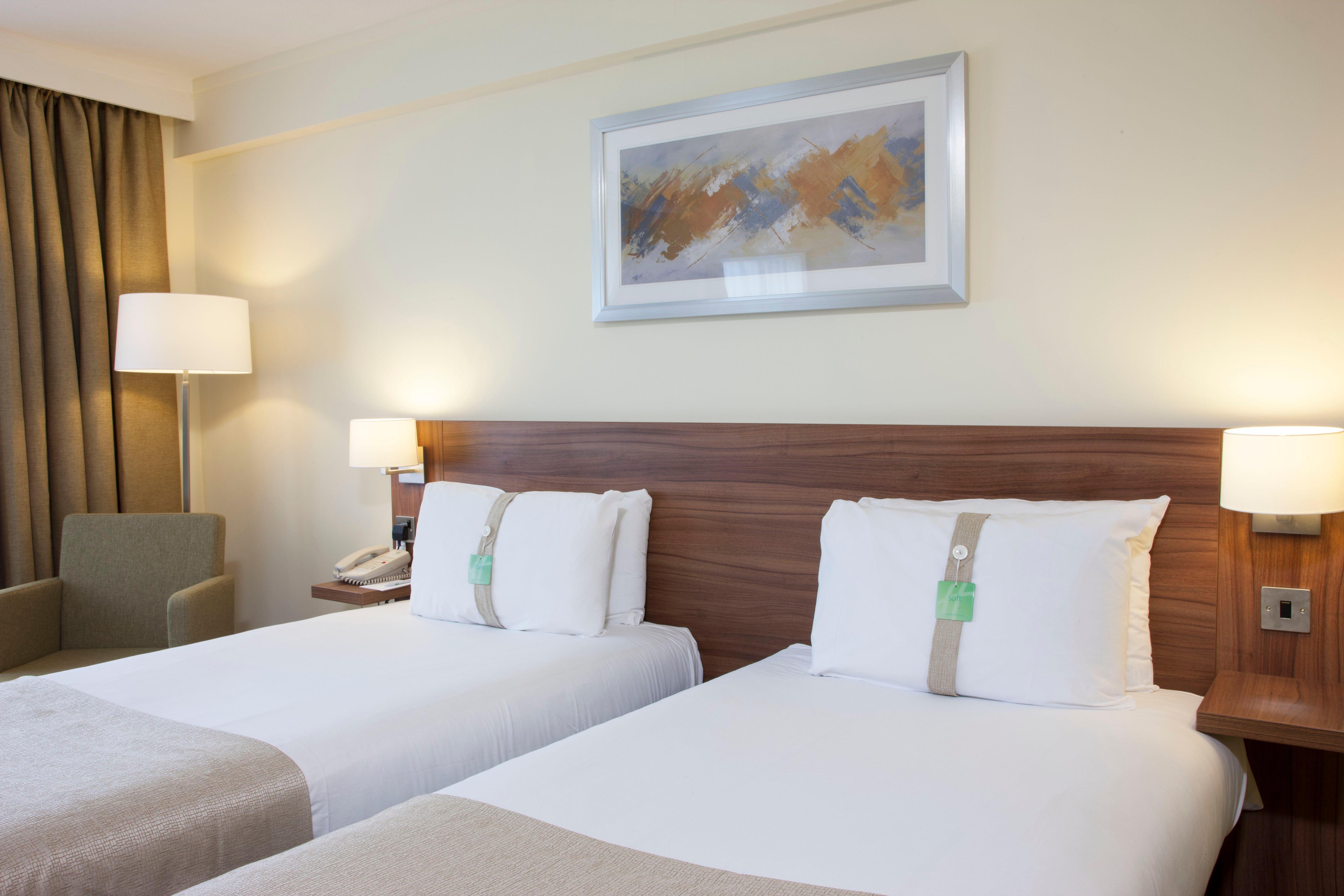 Holiday Inn Colchester By Ihg Экстерьер фото