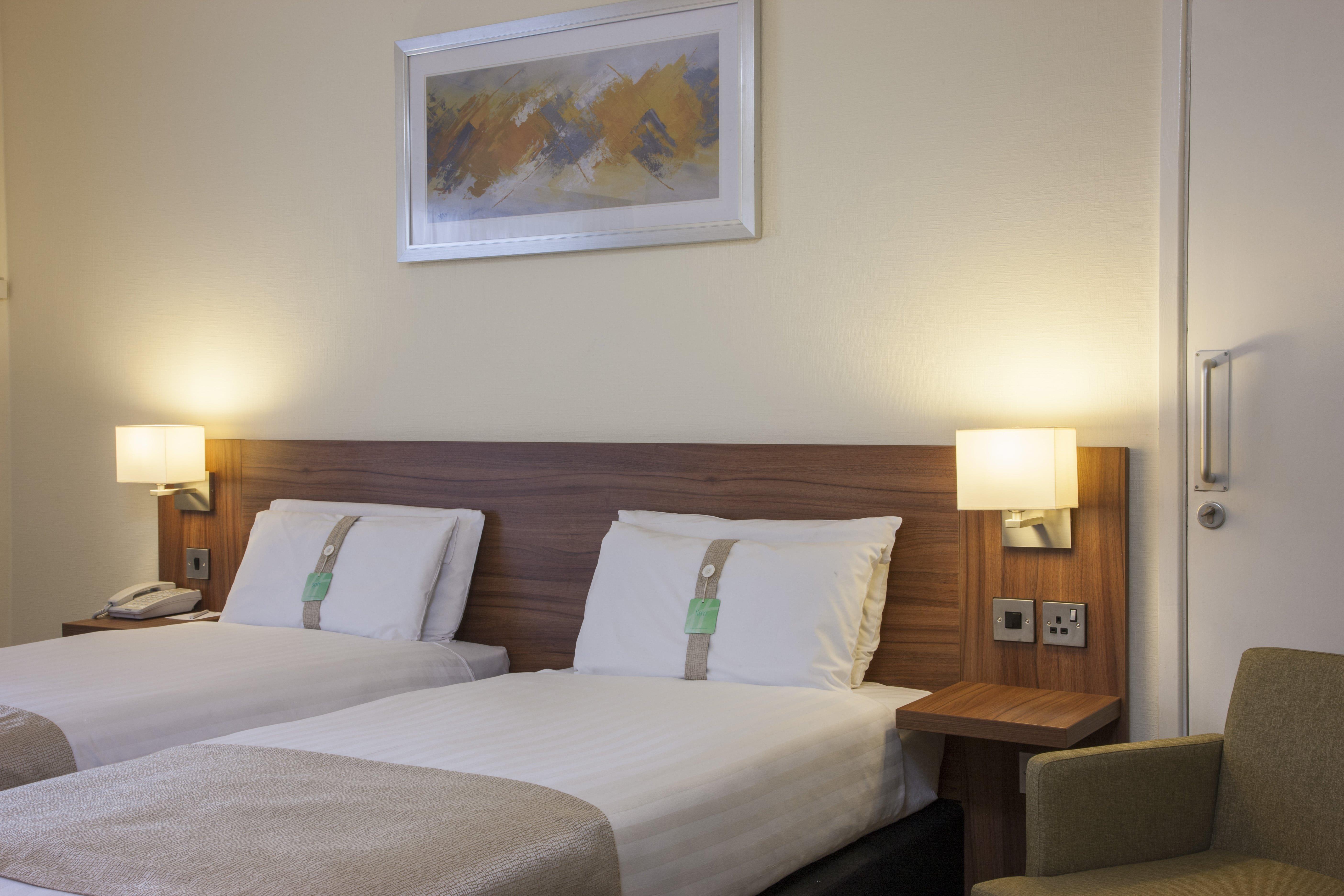 Holiday Inn Colchester By Ihg Экстерьер фото