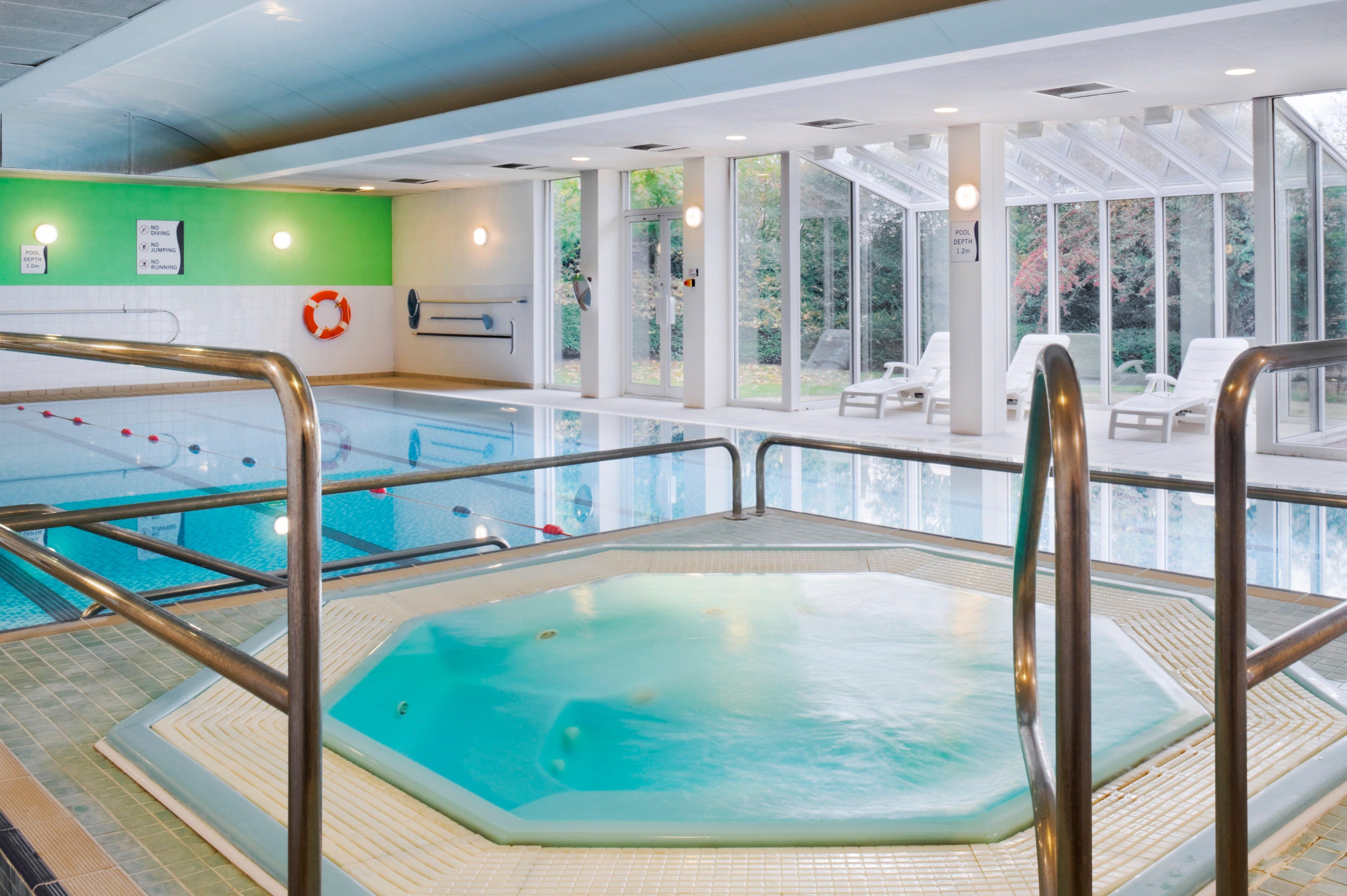 Holiday Inn Colchester By Ihg Экстерьер фото