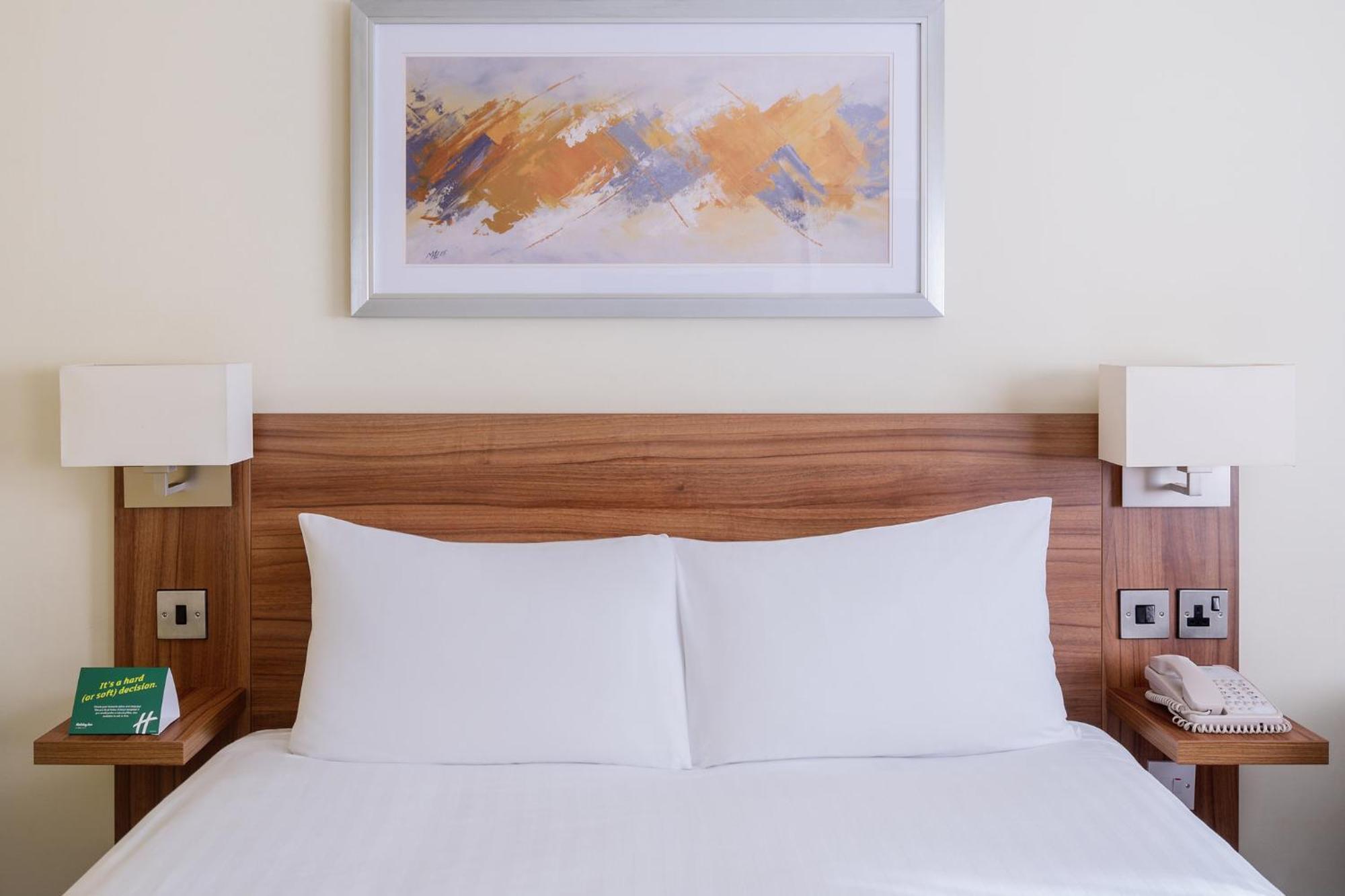 Holiday Inn Colchester By Ihg Экстерьер фото