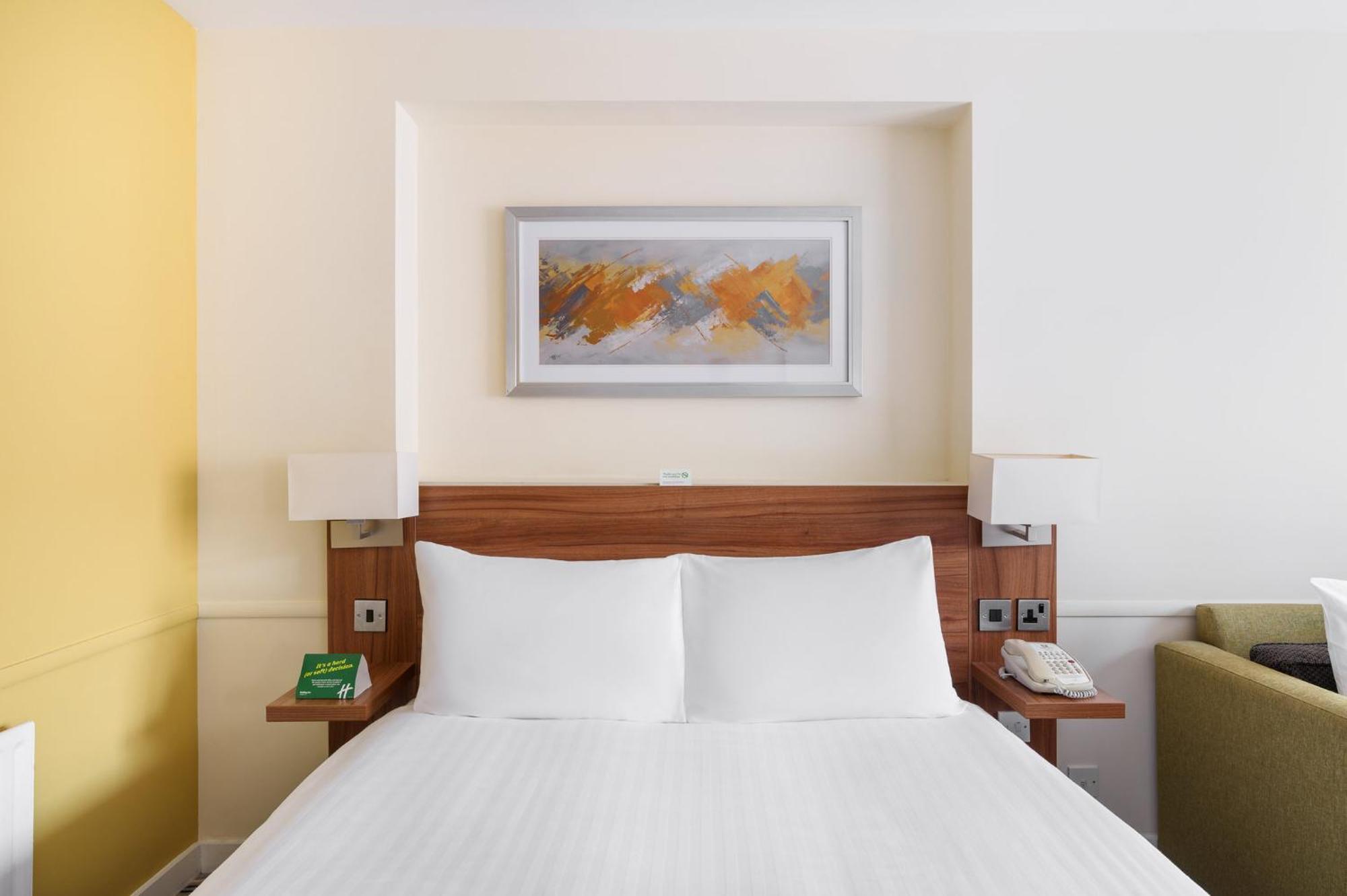Holiday Inn Colchester By Ihg Экстерьер фото