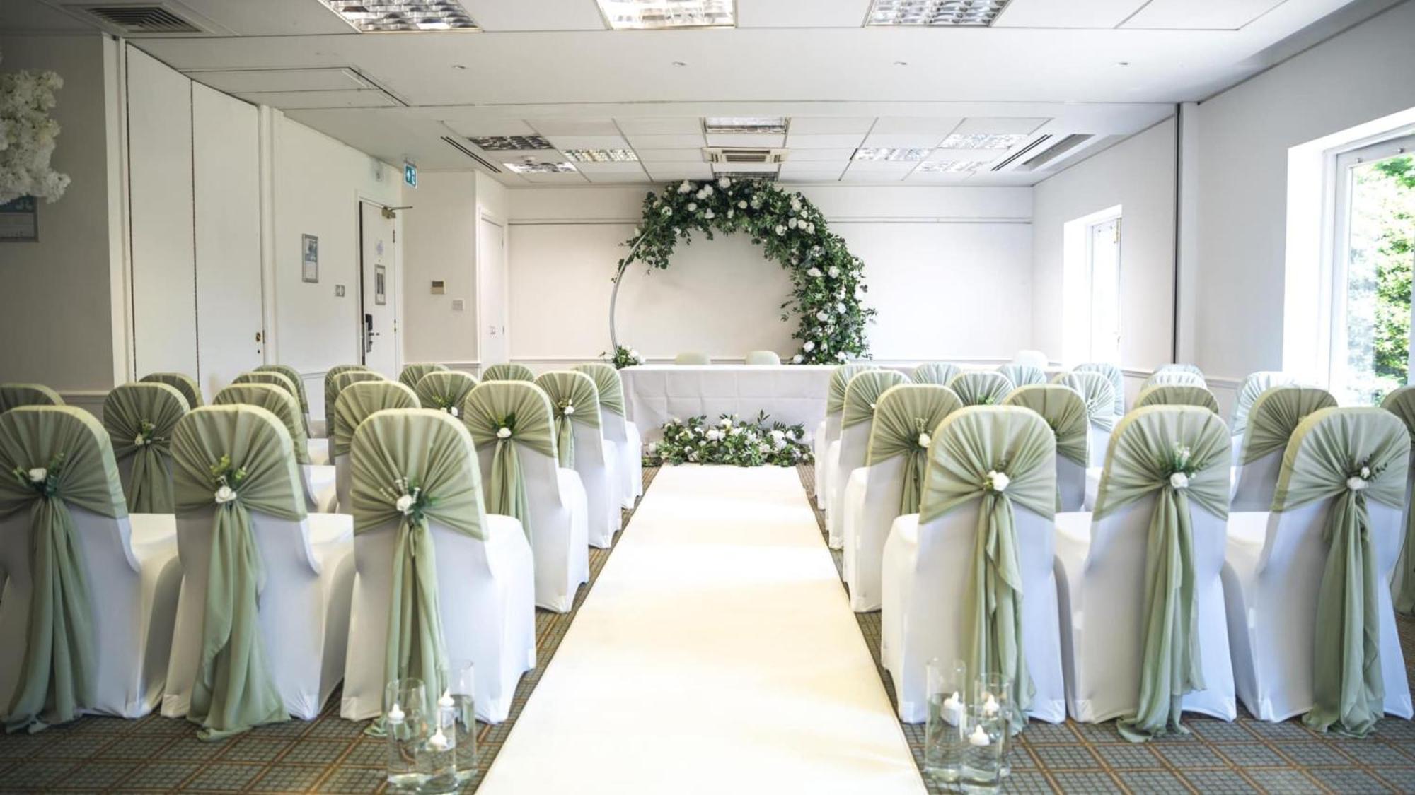 Holiday Inn Colchester By Ihg Экстерьер фото