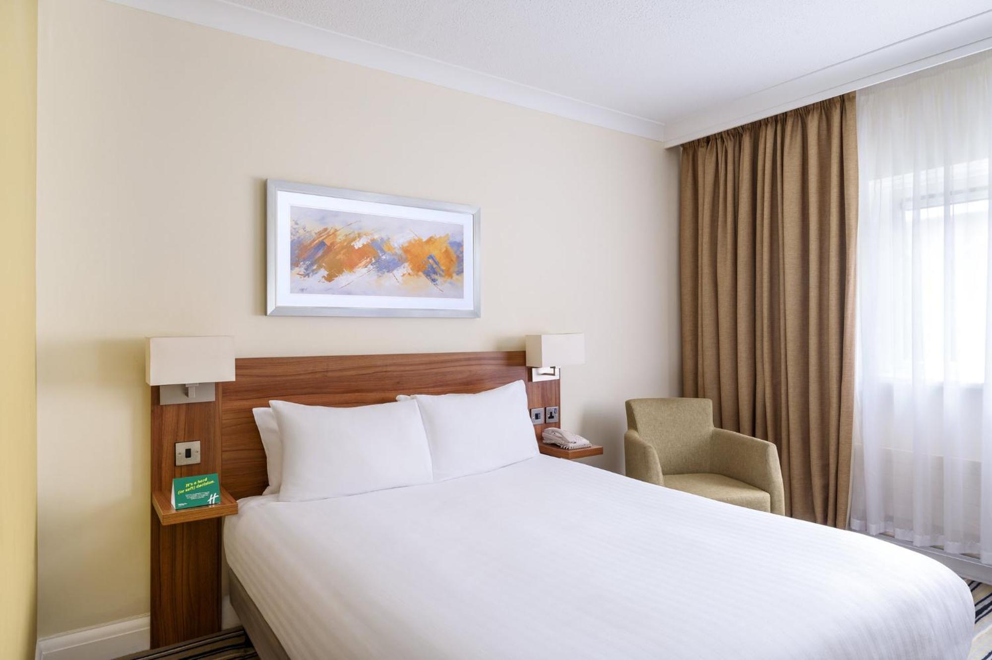 Holiday Inn Colchester By Ihg Экстерьер фото